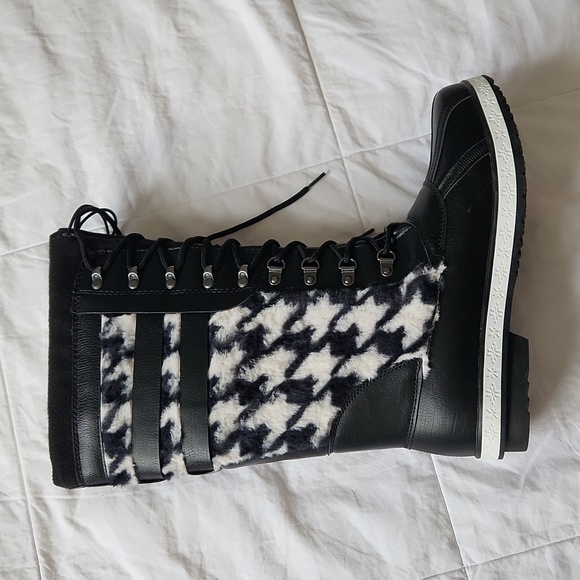 Just Fab black and white warm boots - Picture 2 of 4